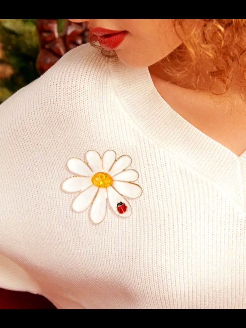 Gold Plated Daisy Flower Brooch  with Ladybug Accent - Picture 2 of 4